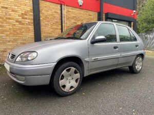Citroen Saxo 2002 fitted with JVC KD-T402 and Pioneer TS-G1020F Front Door Speakers