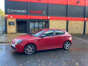 Alfa Romeo Giulietta 2018 upgraded with Pioneer SPH-DA360DAB wireless CarPlay stereo