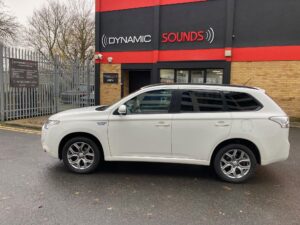 Mitsubishi Outlander 2014 model upgraded with Kenwood DNX7170DABS and CMOS-230 reversing camera