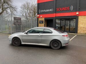 Alfa Romeo 2004 model upgraded with Pioneer AVH-Z9200DAB and ND-BC8 reversing camera