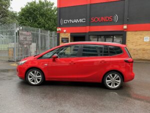 Vauxhall Zafira 2016 model upgraded with Pioneer SPH-DA160DAB CarPlay stereo