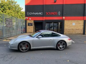 Porsche 997 upgraded with Pioneer SPH-DA160DAB CarPlay stereo