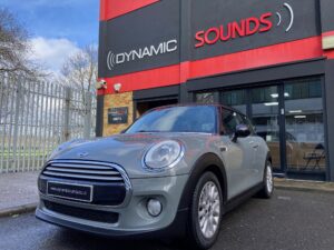 Mini Cooper D – 2014 model upgraded with Pioneer SPH-DA360DAB Wireless CarPlay stereo