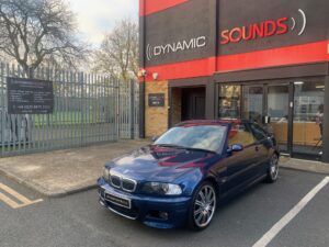 BMW E46 2004 upgraded with Sony XAV-AX4050 Wireless CarPlay stereo