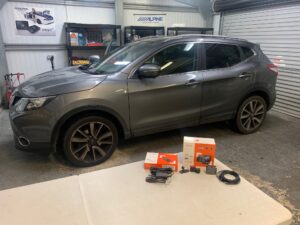 Nissan Qashqai 2012 model fitted with the MiVue C595W Front and Rear Dash Cam