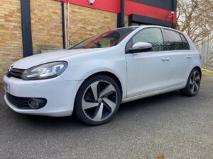 VW Golf MK6 Upgraded with Pioneer SPH-DA77DAB CarPlay Stereo & Reverse Camera