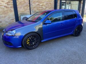 Volkswagen Golf MK5 Upgraded with a subwoofer using Pioneer GM-D8701 amplifier & TS-D10LB subwoofer