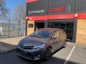 Toyota Corolla Verso 2016 model upgraded with the Pioneer SPH-DA77DAB wireless Car Play stereo